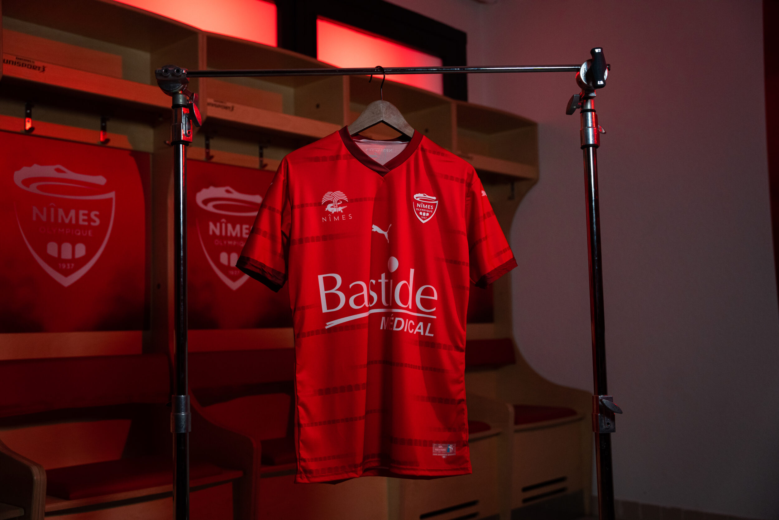 Maillot Nîmes Olympique domicile 2021-2022 PUMA
