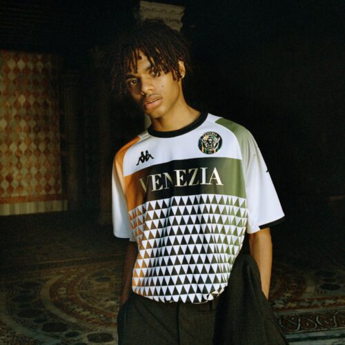 Image de l'article Le maillot extérieur 2021-2022 du Venezia FC présenté par Kappa