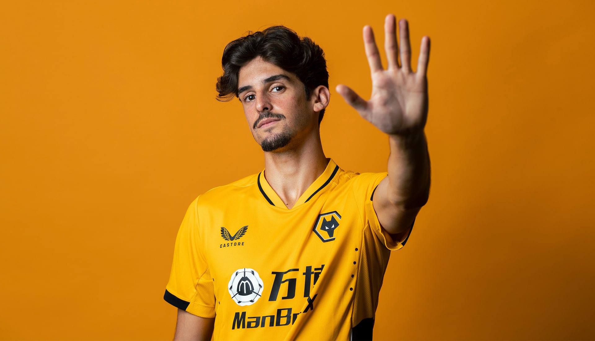 Wolves Foot Les maillots de Wolverhampton 2021-2022 dévoilés par Castore