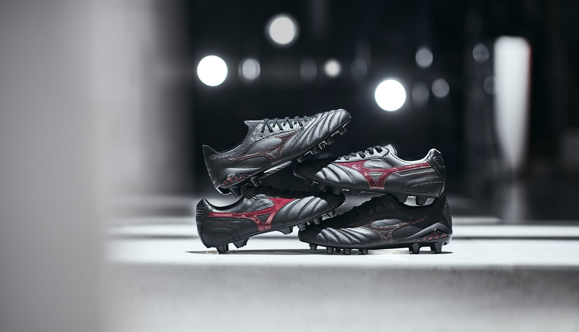 Mizuno Black Venom