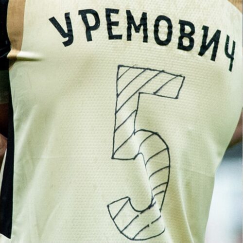 Image de l'article En plein match de Conference League, les joueurs du Rubin Kazan ont du dessiner leurs numéros dans le dos ...