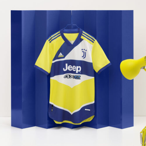 Image de l'article La Juventus s'inspire des années 90 pour son maillot third