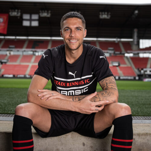 Image de l'article Maillots third PUMA : Que dit le règlement sur l'absence du logo des clubs ?