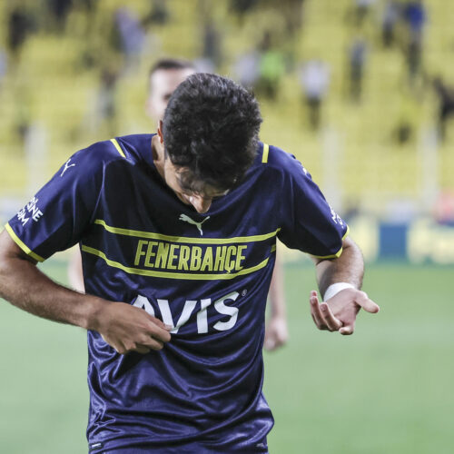 Image de l'article Buteur, il veut embrasser le blason de son club mais ne le trouve pas !