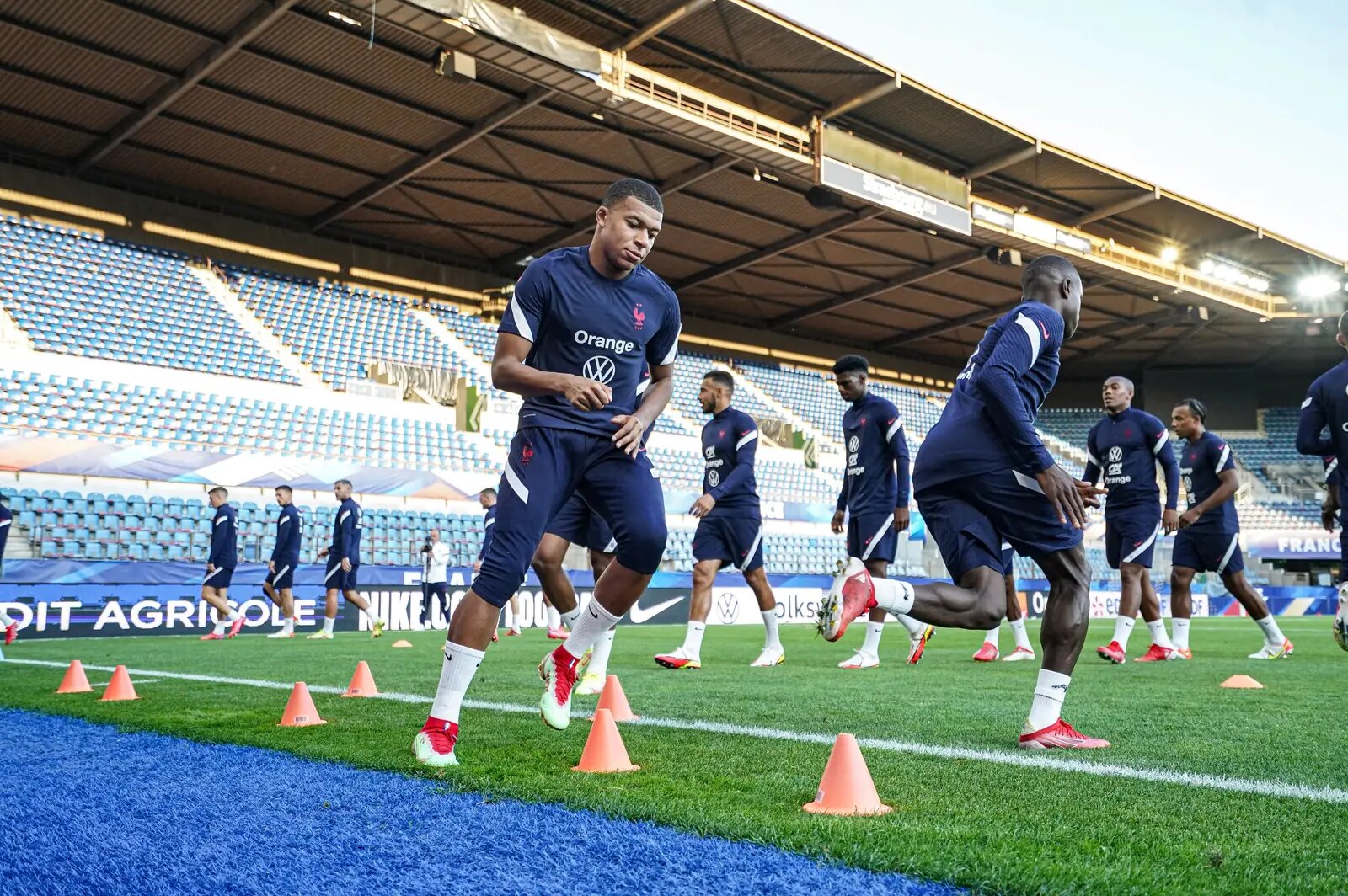 Crampons Mbappé vert rouge