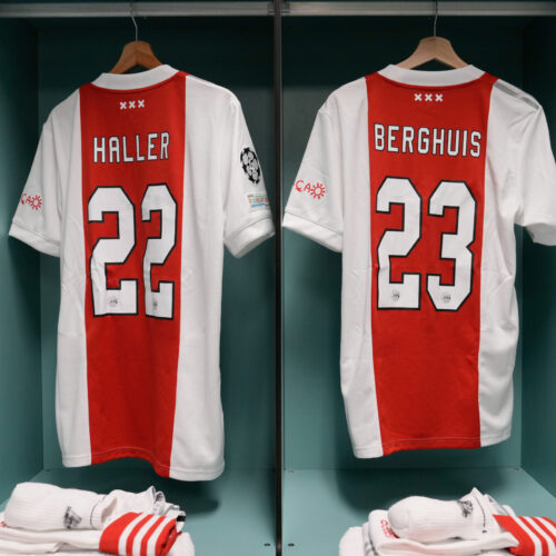 Image de l'article Quand le règlement de l'UEFA force l'Ajax à modifier ses maillots