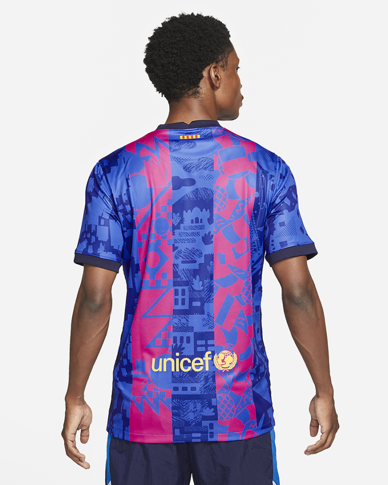 Le FC Barcelone dévoile un maillot third artistique pour la C1 2022