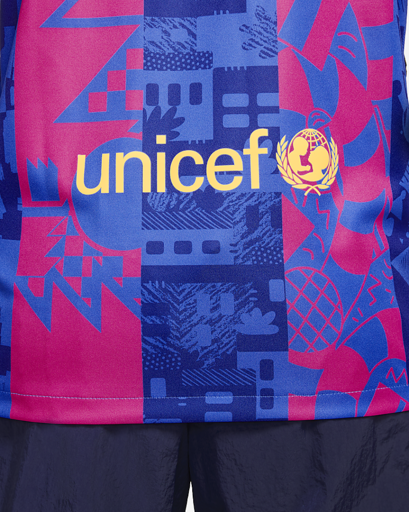 Le FC Barcelone dévoile un maillot third artistique pour la C1 2022