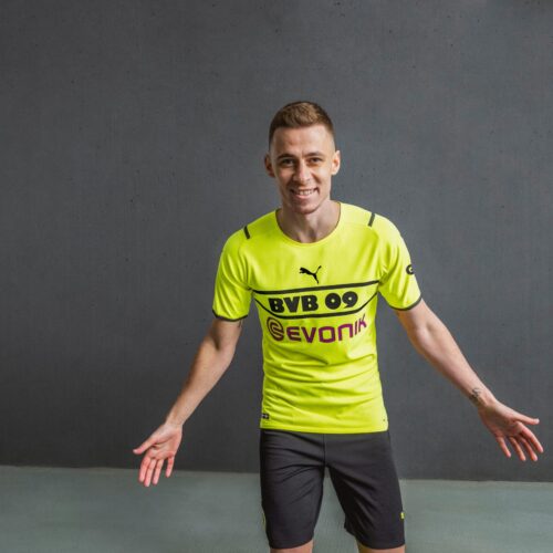 Image de l'article Le Borussia Dortmund modifie son maillot third et intègre son logo !
