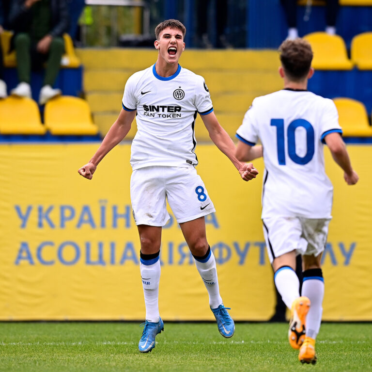 L'Inter Milan a été obligé de changer son maillot à cause ...