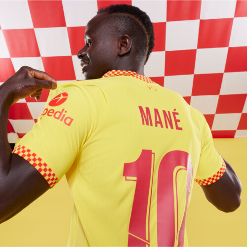 Image de l'article Un maillot third tout droit venu des 80’s pour Liverpool