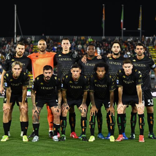 Image de l'article Les maillots du Venezia FC privés de logo jusqu'à la fin de la saison