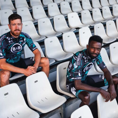 Image de l'article Quand une équipe cycliste dévoile son maillot domicile comme un club de foot