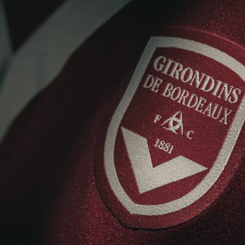 Image de l'article Les Girondins de Bordeaux présentent un maillot collector pour leurs 140 ans