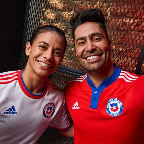 Image de l'article Après son départ de Nike, le Chili dévoile ses nouveaux maillots adidas