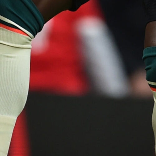 Image de l'article Des protège-tibias de la taille d'une boite de AirPods pour Naby Keita