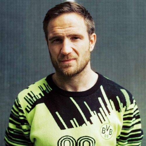 Image de l'article Quand un maillot iconique de Dortmund devient un sweatshirt tendance