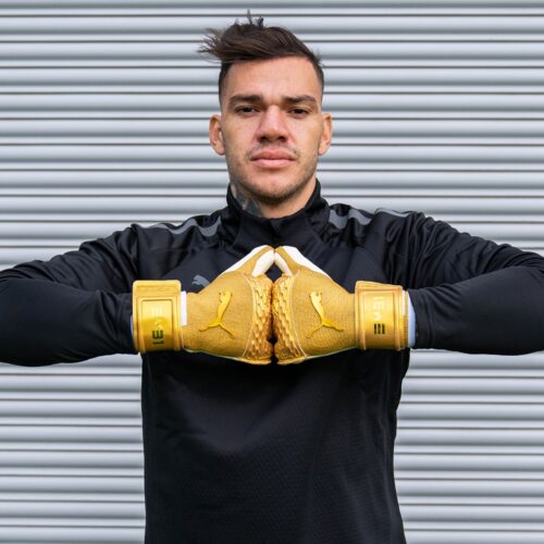 Image de l'article PUMA offre des gants en or à Pickford et Ederson !