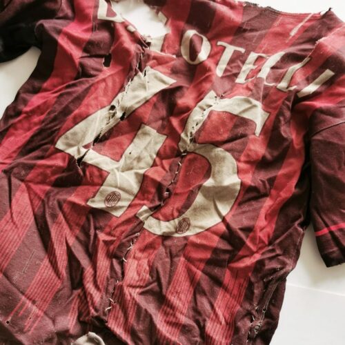 Image de l'article Du Soudan du Sud à une vente aux enchères, l'incroyable histoire d'un maillot de l'AC Milan