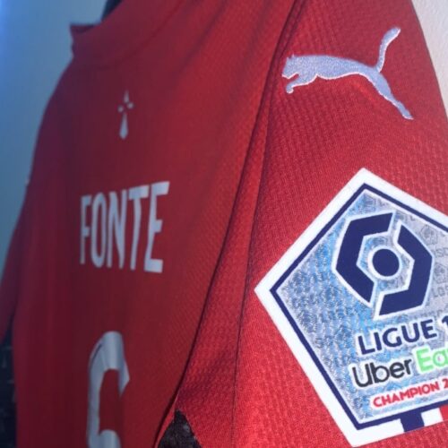 Image de l'article Insolite : Il commande un maillot du LOSC et reçoit celui de Rennes avec le badge de champion !