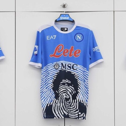Image de l'article En trois mois, le Napoli a utilisé 10 maillots différents !