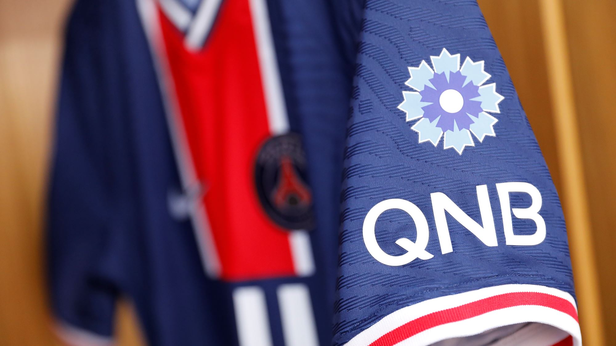 Bleuet de France sur les maillots de Ligue 1 et Ligue 2