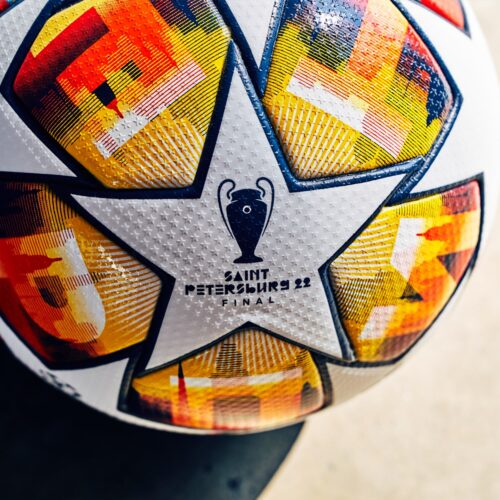 Image de l'article Champions League : le ballon à l'effigie de Saint-Petersbourg, remplacé !
