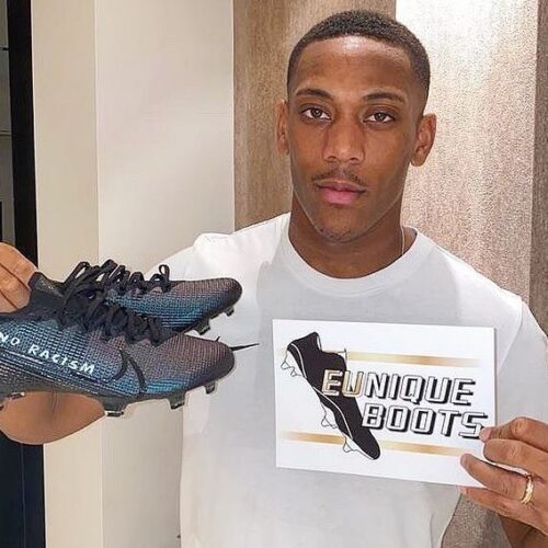 Image de l'article Les crampons personnalisés mis à mal par le nouveau règlement de l'UEFA