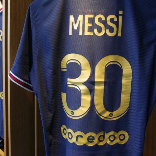 Image de l'article Des flocages dorés pour célébrer le Ballon d'or de Messi... Et la Casa de papel !