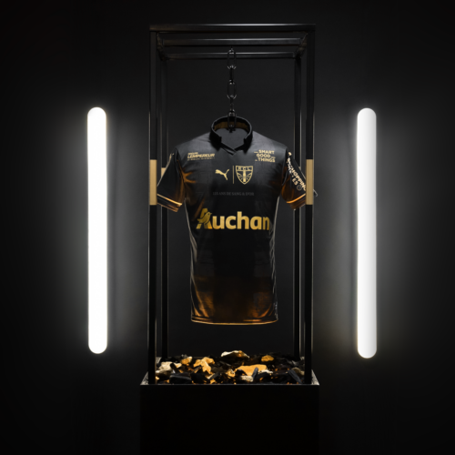 Image de l'article Un maillot noir et or pour le RC Lens face au PSG !