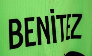 Quand l’OGC Nice doit bricoler à la hâte un maillot à Walter Benitez face à Rennes