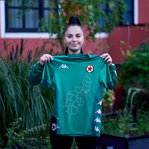 Image de l'article Des jeunes joueurs du Red Star FC personnalisent un maillot en fonction de leurs origines