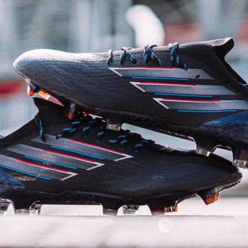Image de l'article Crampons adidas : un pack full black pour démarrer 2022