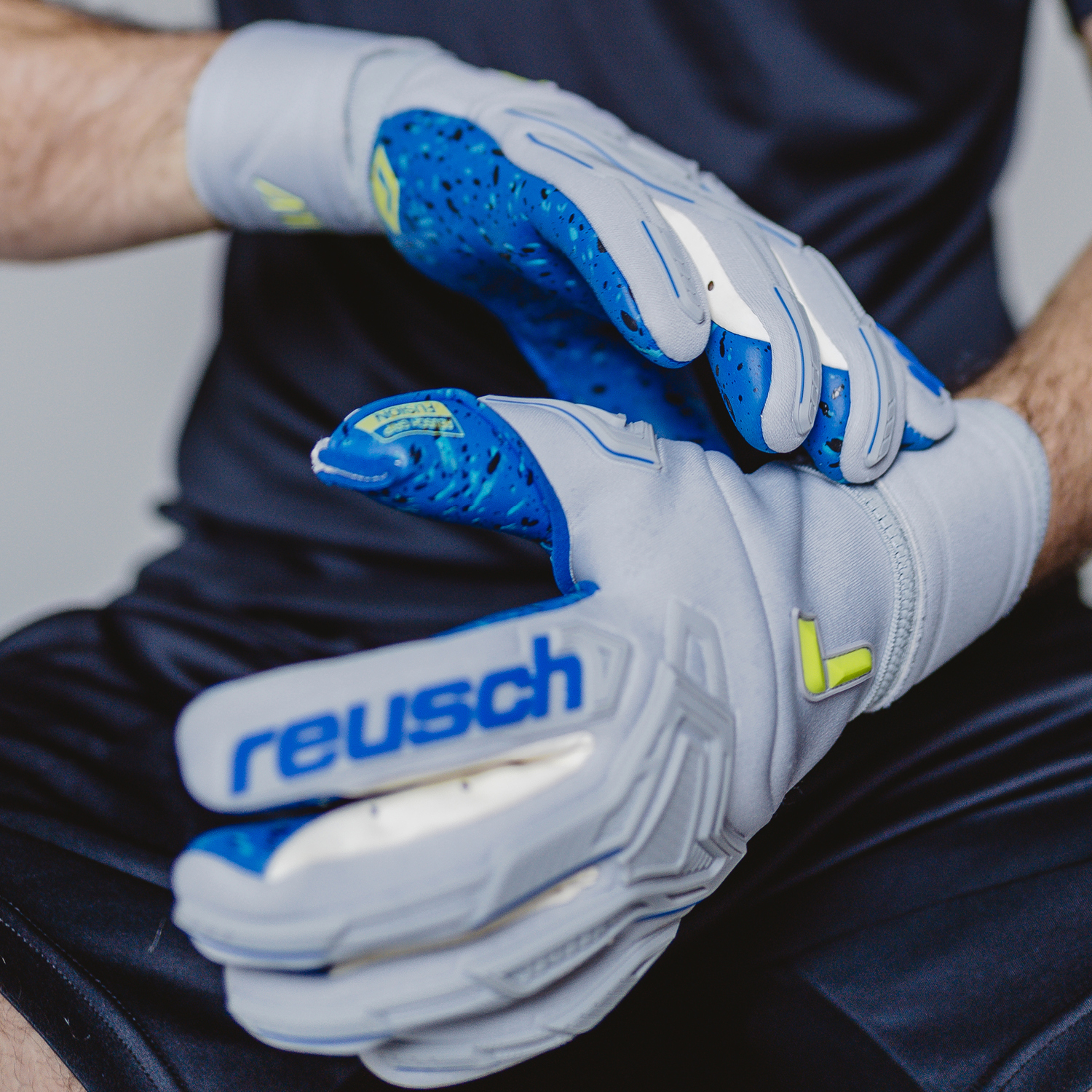 Gants Reusch Attrakt 2022