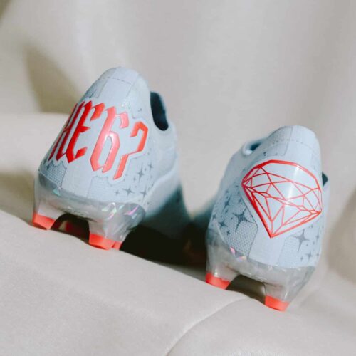 Image de l'article Harvey Elliott reçoit sa première chaussure signature par New Balance