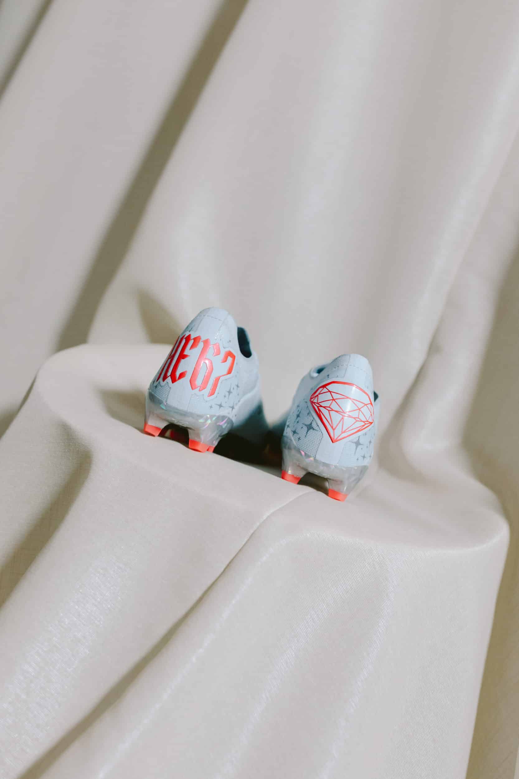 Harvey Elliott - Crampons New Balance