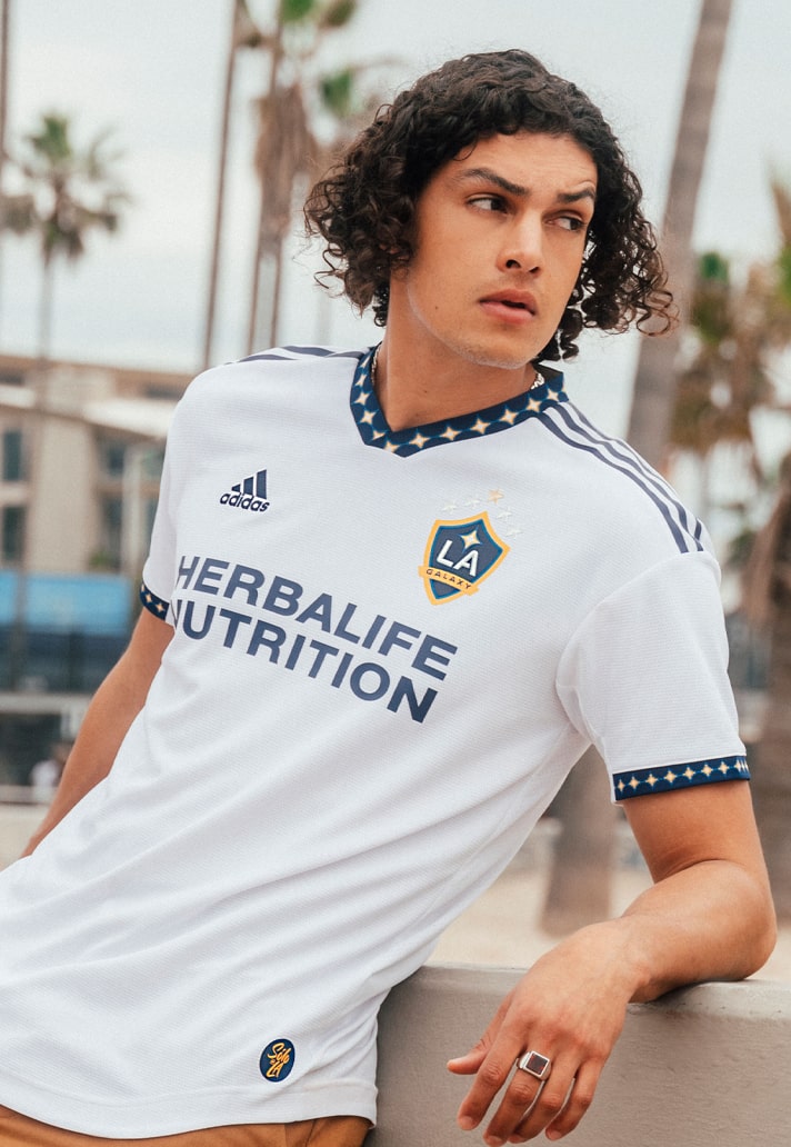 Los Angeles Galaxy dévoile un nouveau maillot avant le début de la MLS