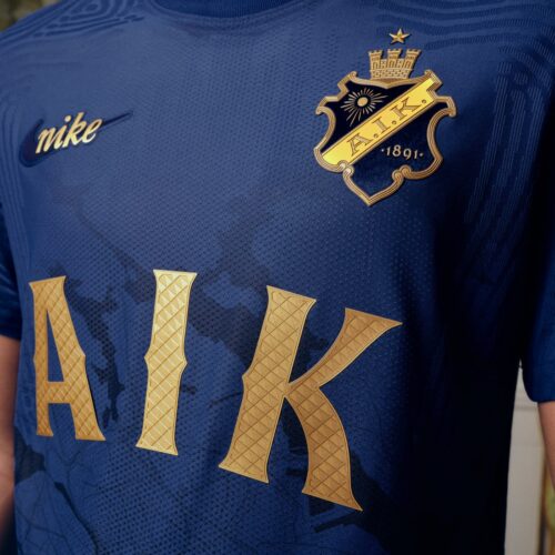 Image de l'article Le club suédois de l'AIK lance un sublime maillot en édition limitée
