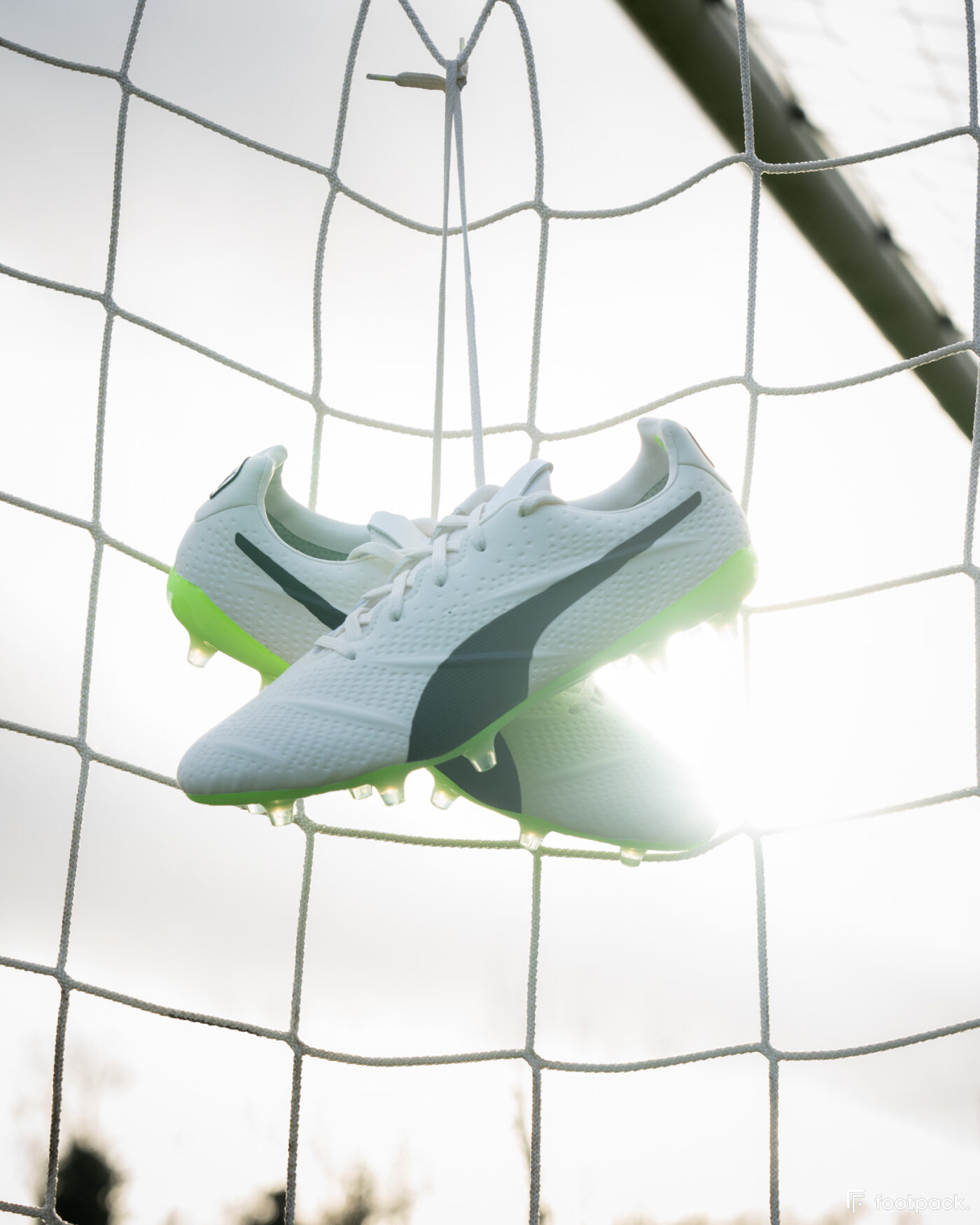 PUMA présente une paire de crampons en cuir vegan