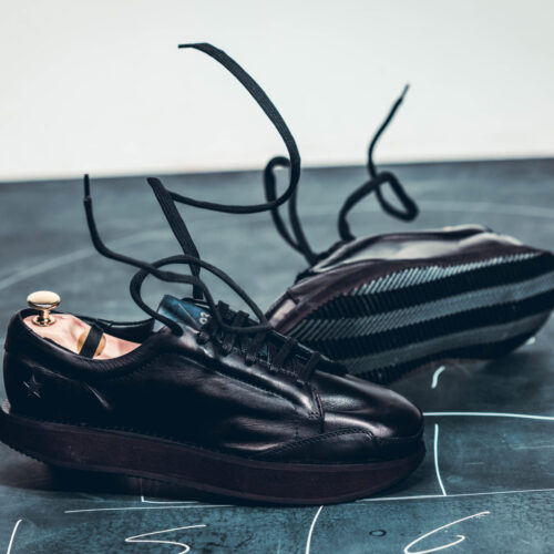 Image de l'article Il réalise des chaussures de ville en l'honneur du Red Star FC