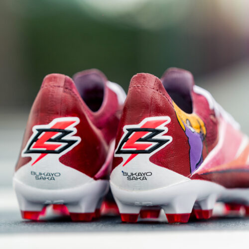 Image de l'article Bukayo Saka honoré par New Balance avec deux paires de crampons