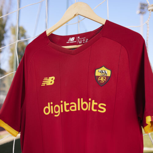 Image de l'article L'AS Roma dévoile un maillot spécial pour le derby contre la Lazio