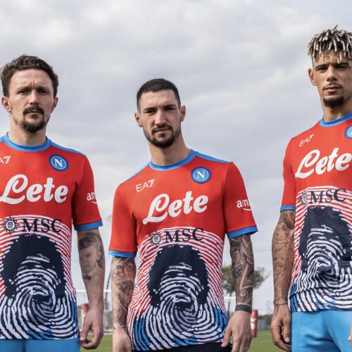Image de l'article Le club de Naples présente son 13ème maillot de la saison !