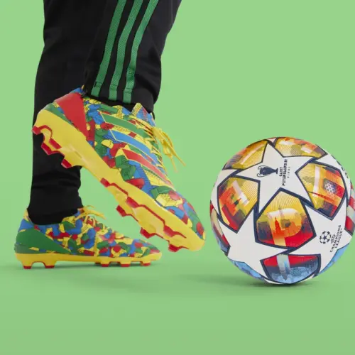 Image de l'article Des LEGOS s'invitent sur une paire de chaussures de foot adidas !