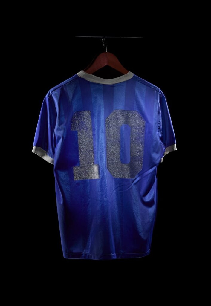 Le maillot « Main de Dieu » de Maradona mis aux enchères
