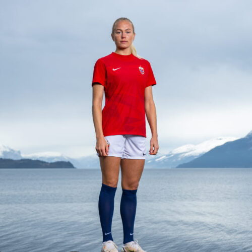 Image de l'article Un nouveau maillot 2022 pour la Norvège de Haaland et Hegerberg