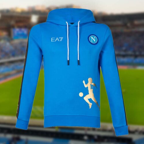 Image de l'article Le Napoli rend hommage à Maradona avec un survêtement à... 220 € !