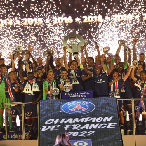 Image de l'article À quoi ressemblent les maillots des champions nationaux ?