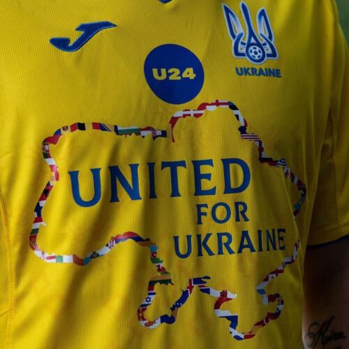Image de l'article L'Ukraine sort un nouveau maillot très (géo)politique et le portera avant les barrages de la Coupe du Monde 2022
