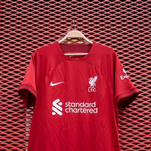 Image de l'article Maillot de Liverpool 2022-2023 : simplicité et subtilité au menu